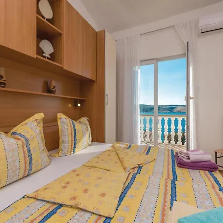One-bedroom In Apartment *