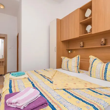 One-bedroom In Apartment *